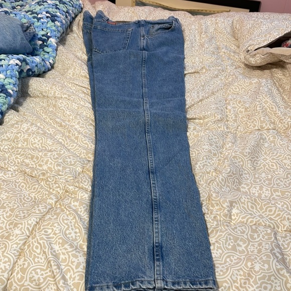 Men’s Wrangler regular fit jeans - Picture 2 of 4